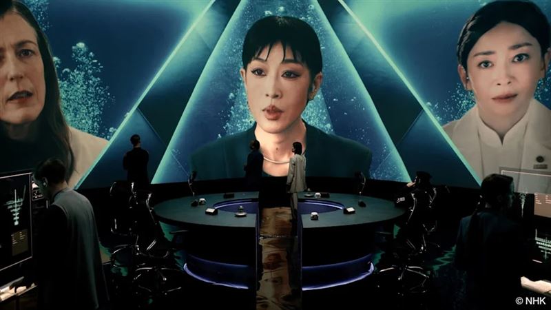 陳珊妮（中）與宮澤理惠（右）隔空對話。（圖／Hami Video提供）