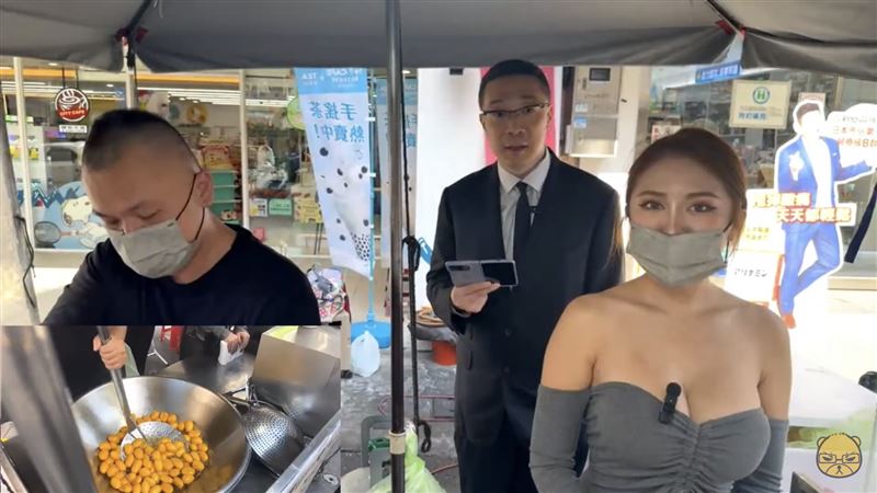 朱學恒前往台中大甲知名「手工地瓜球攤」開直播,並訪問辣妹老闆娘Bella。(圖/翻攝自萬事通事務所YouTube)