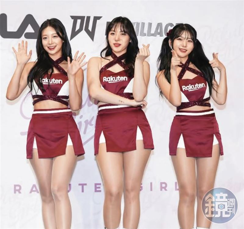 禹洙漢(左起)、河智媛與廉世彬以「樂天三本柱」之名成為樂天桃猿應援女孩。(攝影組)