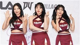 禹洙漢（左起）、河智媛與廉世彬以「樂天三本柱」之名成為樂天桃猿應援女孩。（攝影組）