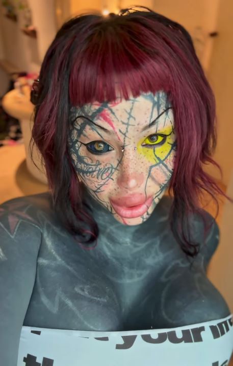 成人片女星兼網紅的瑪達肋納(Mary Magdalene,33歲)在泰國飯店墜樓身亡。(圖/翻攝自IG @marymagdalenedied)