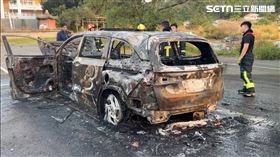 台中烏日區第九公墓停車場清晨驚傳火燒車事件。（圖／翻攝畫面）