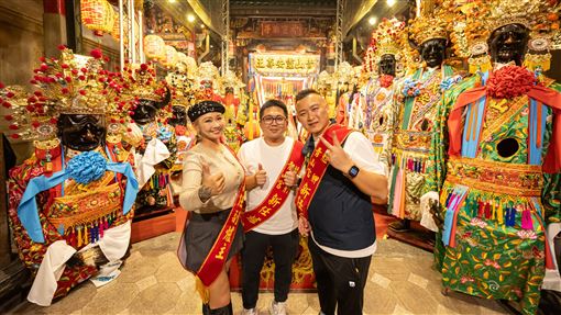 一歲娃勇奪爐主！青山宮擲爐主大典爆棚