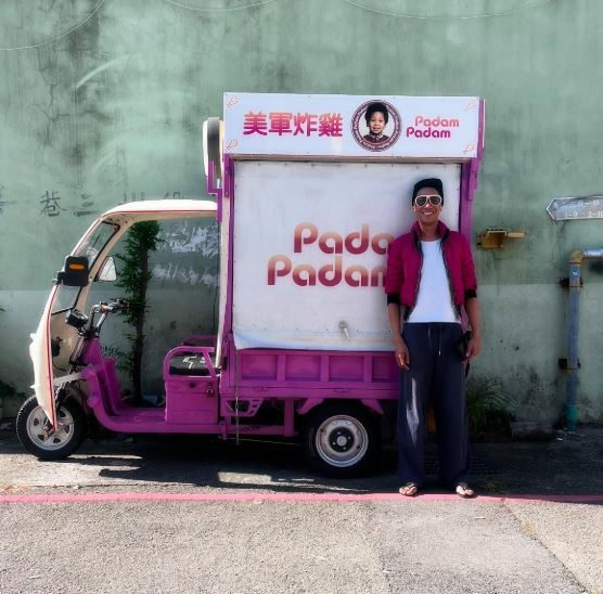 炸雞店老闆拒逢甲學生「0成本」抽成2成,結果被嗆「是不是沒打狂犬疫苗」。(圖/翻攝自IG @padampadam1970)