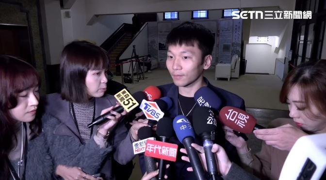 被韓國瑜笑虧「這個奧運金牌怎麼動作這麼慢啊?他應該是飛毛腿才對啊」,李洋受訪親回「覺得韓院長蠻幽默的」。(圖/翻攝畫面)