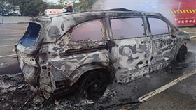 台中,第九公墓,火燒車,想不開,松香油,轎車,骨架（圖／翻攝畫面）