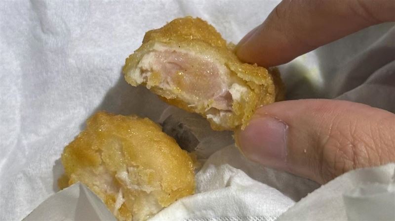 他控吃到「生肉噁雞塊」！麥當勞回應了
