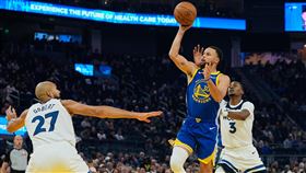 柯瑞（Stephen Curry）傷癒歸隊攻下39分。（圖／美聯社／達志影像）