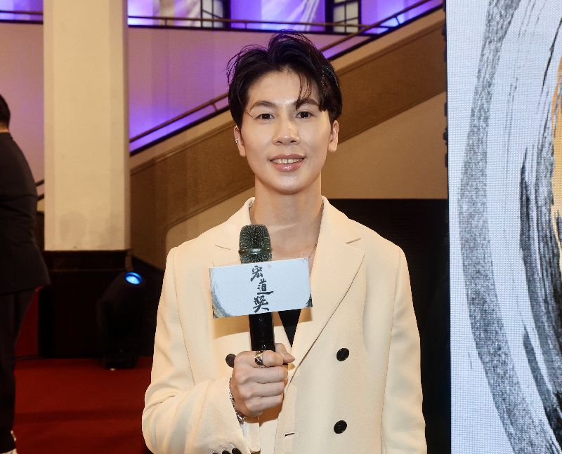 奧運金牌拳后林郁婷（圖）13日在台北擔任宏道獎頒獎典禮主持人，林郁婷自評，主持初體驗比及格多一點點，然而還有很多進步空間，最希望自己不要再卡詞，並感謝搭檔經驗豐富