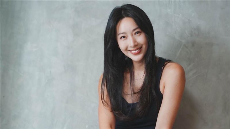 隋棠搭高鐵失控摔倒!帥哥站務員出手救援