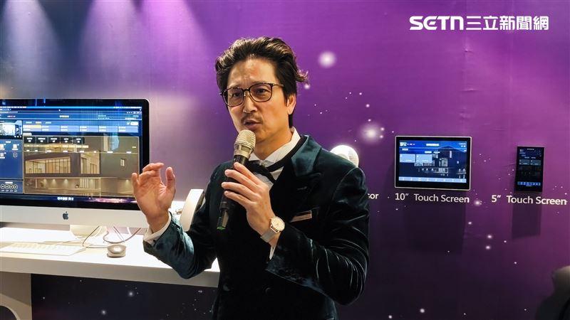 瑞司照明王啟祥表示，台灣雖然具有AI建築實力，但長期缺乏整合，故瑞司率先推出成套系統，盼能降低民眾未來維護及更新成本。（圖／記者陳韋帆攝影）