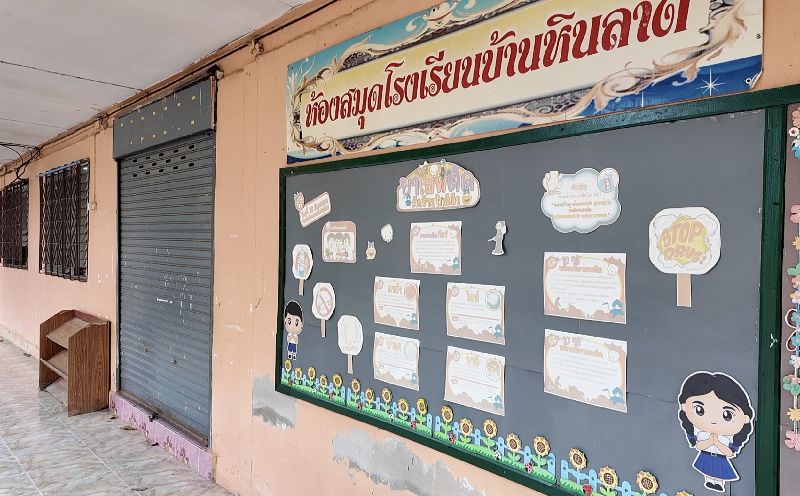 泰國邊境的班欣拉特小學教室門窗緊閉泰柬邊境衝突持續，自8日開始停課的班欣拉特小學共有80名學生和12名老師，逾9成已撤離至避難中心，學校教室門窗緊閉。中央社記者李宗憲武里南府攝　114年12月13日