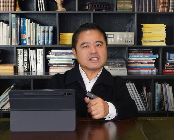 前中國官員李傳良數年前潛逃美國仍受北京監控，美聯社報導，其海外監控技術源自美國。（圖/翻攝自YouTube）