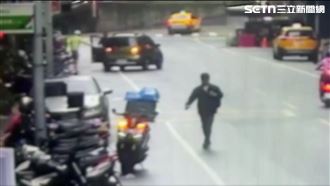 打倒車檔還沒拉手煞　老婦遭愛車當街拖行