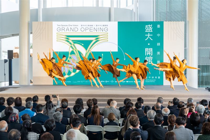 綠美圖開館，文華高中啟動儀式表演。　（圖／台中市府提供）