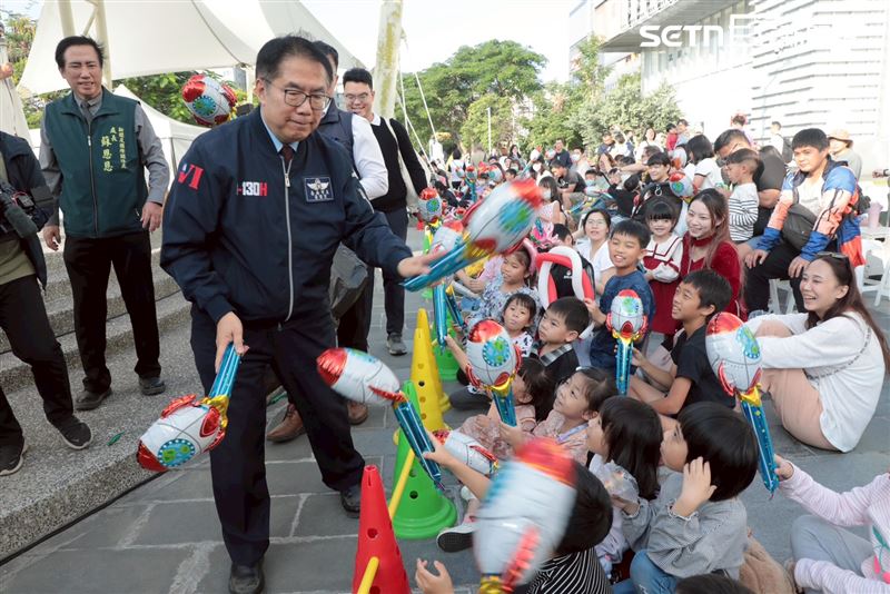 「台南好young」親子活動落幕 黃偉哲與6千人同樂:期待耶誕跨年演唱會。(圖/南市府提供)