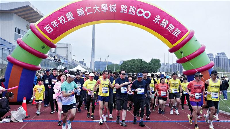 輔大百年校慶園遊會 校長領軍路跑
