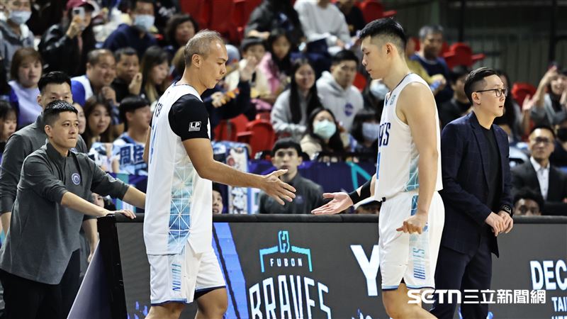 EASL例行賽，富邦勇士前鋒蔡文誠上場。（圖／記者劉彥池攝影）