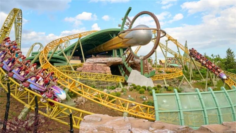 環球影城驚傳意外　雲霄飛車遊客飛出不治