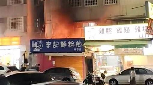 台中「李記麵粉煎」失火　休假警衝救火