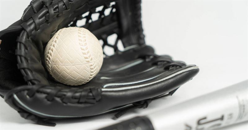 詐騙帳號以「全場棒球手套1折」為誘因行騙，被害人發文示警後反遭囂張嗆聲。（圖／示意圖，photoAC）