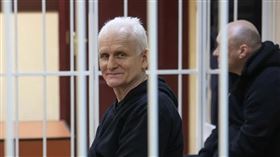 資深人權倡議者畢亞利亞茨基(Ales Bialiatski)10年徒刑。(圖:推特@viasna96)