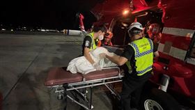 郵輪台籍遊客跌倒失去意識　花蓮空勤馳援巴拿馬籍麗星郵輪旗下探索星號（Star Navigator）13日有台籍旅客在浴室跌倒失去意識，空勤總隊花蓮駐地勤務第一大隊第三隊獲報立即派遣黑鷹直升機出動，成功將傷者吊掛送回花蓮機場，後續送醫。（空勤總隊提供）中央社記者張祈傳真 114年12月13日