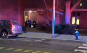 2025年12月13日，位於美國羅德島州首府的常春藤名校「布朗大學」發生槍擊案。（圖／翻攝自X平台 @DramaAlert）