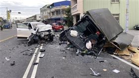 雲林,斗南,車禍,相撞,車頭身分離,無心跳,ohca,昏迷（圖／翻攝畫面）