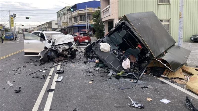 斗南3車相撞「頭身分離」!2人救出無心跳