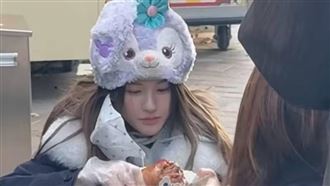 趙露思蹲地啃雞腿被目睹　簽新東家近況曝