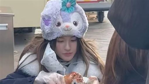 趙露思蹲地啃雞腿被目睹　簽新東家近況曝