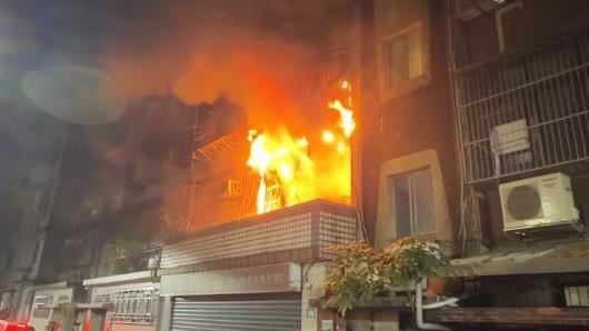 新莊惡火少女被燒成焦屍…消防員悲痛道歉