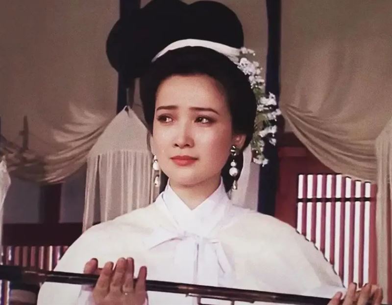 何晴演遍了四大名著,也被譽為「古典第一美女」。(圖/翻攝自微博)