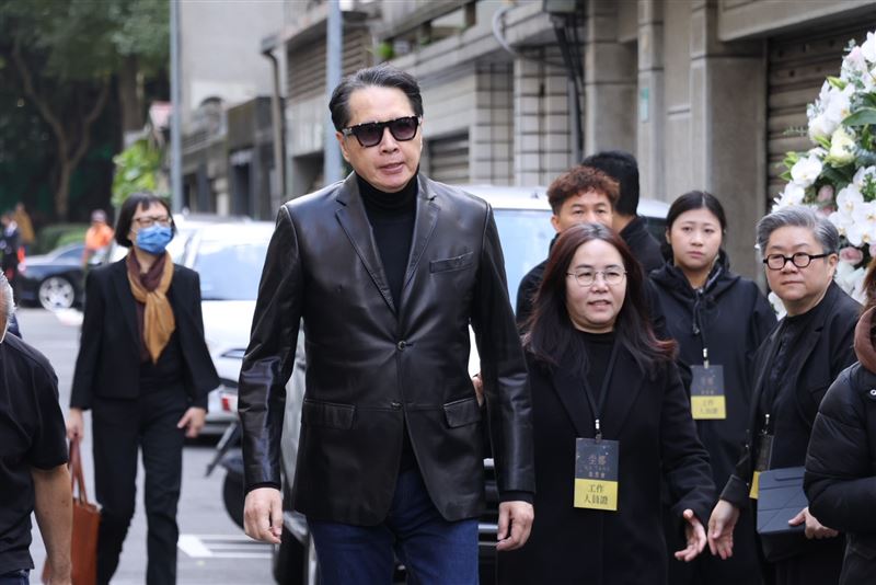 歐陽龍低調現身。(圖/記者鄭孟晃攝影)