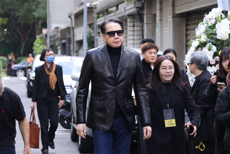 歐陽龍與坣娜夫婦擁有好友情。(圖/記者鄭孟晃攝影)