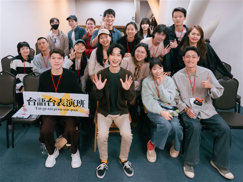 黃河這陣「台語台表演班高雄班」,學員嗨翻。(圖/公視台語台提供)