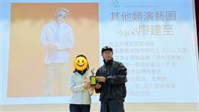 健志榮獲傑出校友。（圖／翻攝自IG）