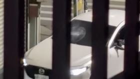 台中,情侶,大吵,男友,女友,砸車,衝撞,烏日分局（圖／翻攝自記者爆料網）