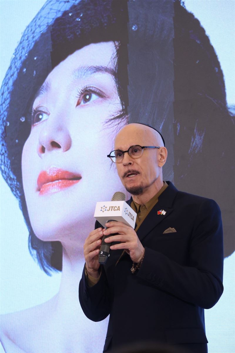 薛智偉哀戚現身。(圖/記者鄭孟晃攝影)