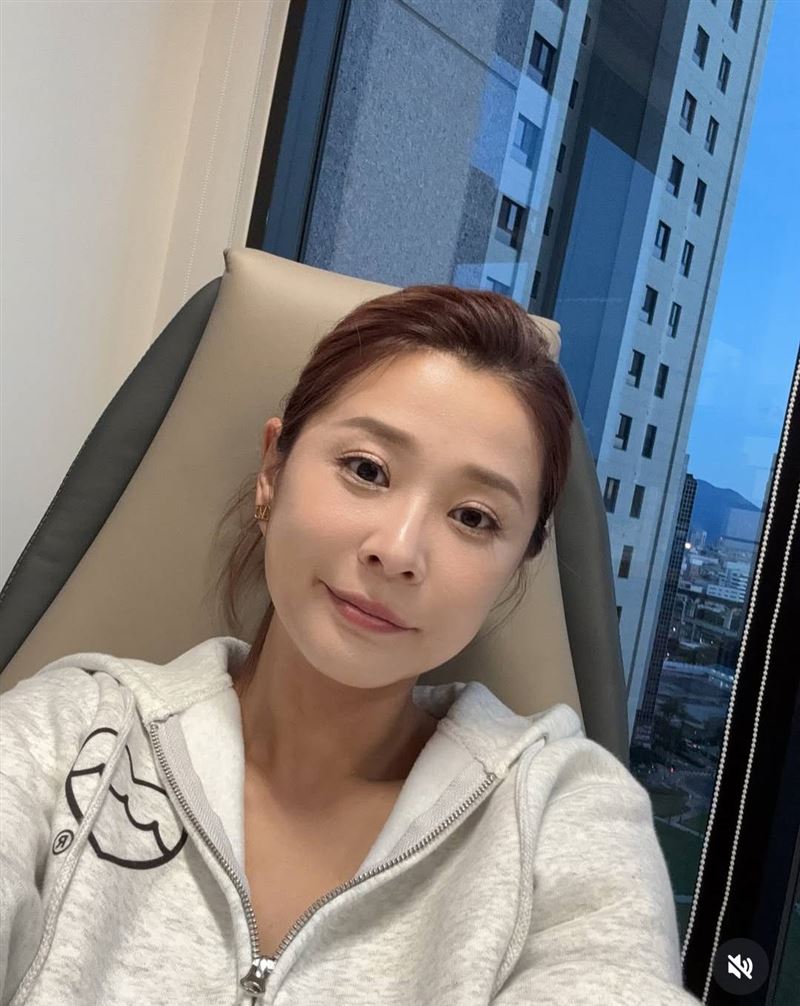 李燕日前宣布簽約新東家。(圖/翻攝自IG)