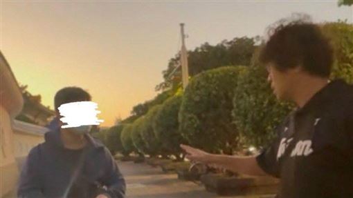 沈伯洋帶女兒散步遇襲　警逮挑釁男子送辦