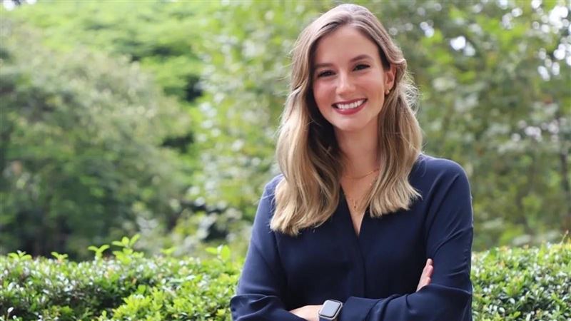 昔被拿菸燙腿 她擊敗泰勒絲成最年輕富豪