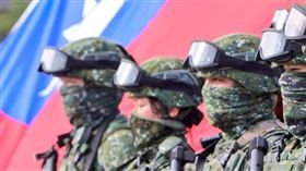 國軍士兵。《經濟學人》盤點2026年七大衝突熱點，台海名列第一，並預測中國較高可能採取封鎖手段，而非直接入侵。（圖／翻攝自X平台 @rkmtimes）