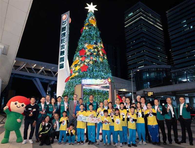 第41屆點燃生命之火開跑,10日舉辦百人點燈儀式。(圖/中國信託慈善基金會提供)