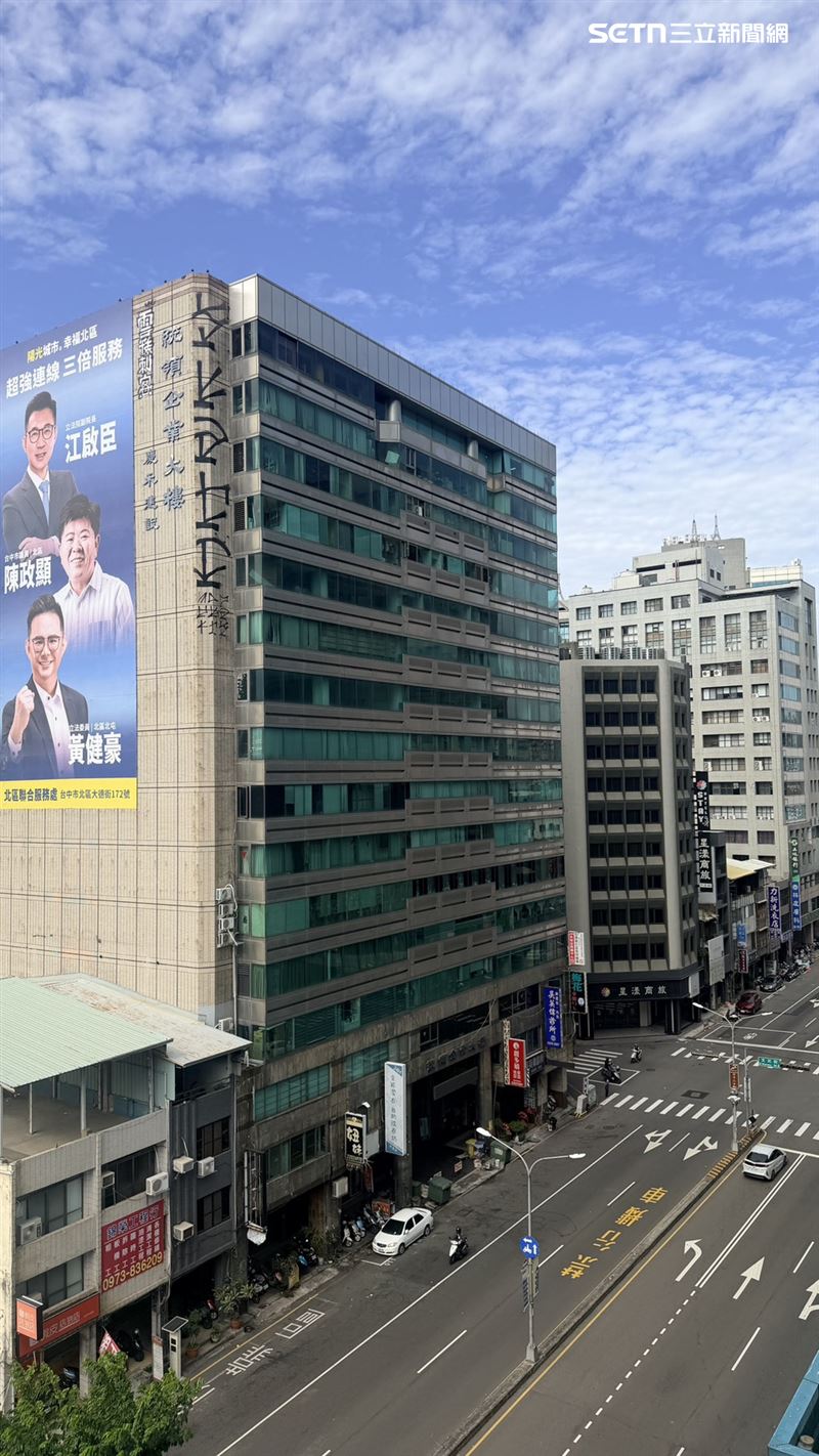 警方根據塗鴉署名「雪糕刺客」,鎖定一名23歲謝姓男子,已通知對方到案說明。(圖/翻攝畫面)