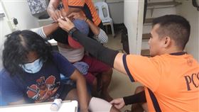 中國海警船水砲攻擊，造成3名漁民受傷（圖／翻攝自X平台 @jaytaryela）