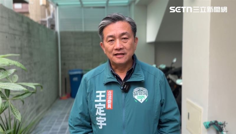 王定宇分析台灣口音反擊解放軍的事件。（圖／王定宇辦公室提供）