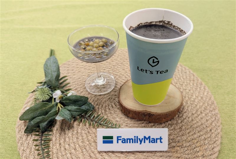 Let’s Tea「芝麻糊糊」59元、「燒燒仙草」39元優惠暖心喝。(圖/品牌業者提供)