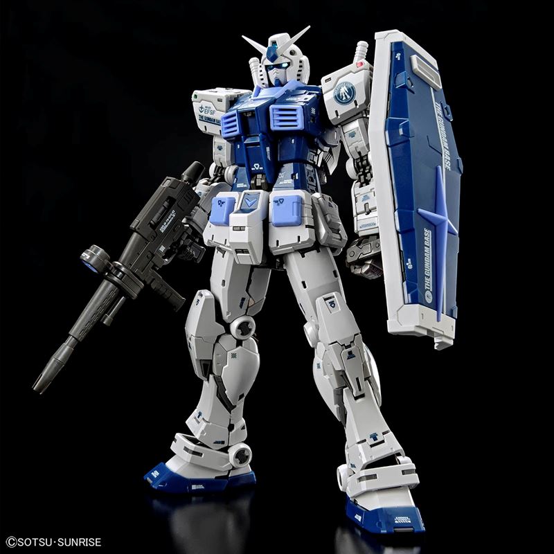 RG 1/144 RX-78-2鋼彈Ver.2.0 [THE GUNDAM BASE 配色]，售價新台幣1,260元。（圖／主辦單位提供）